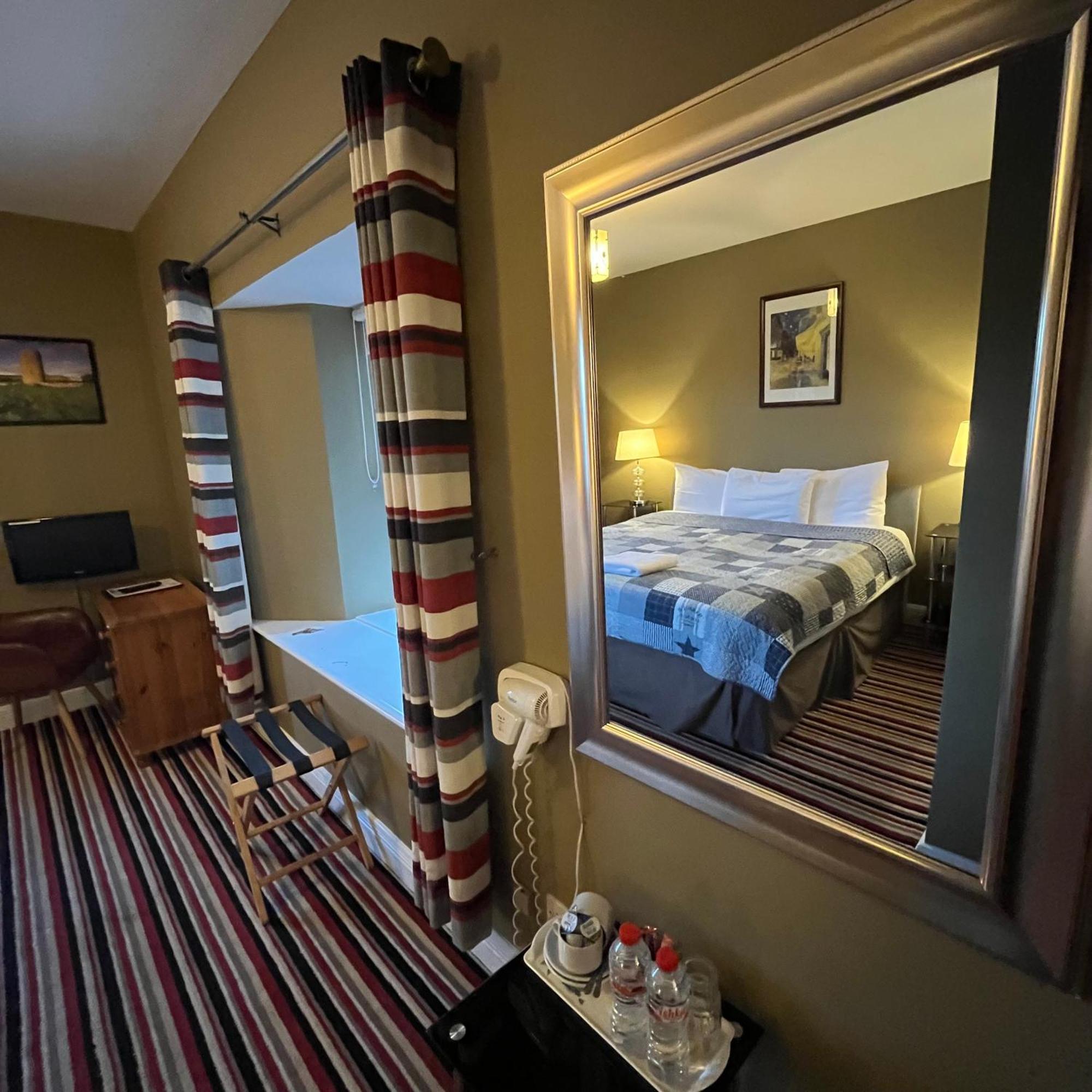 The Yeats County Inn Hotel 토버커리 외부 사진