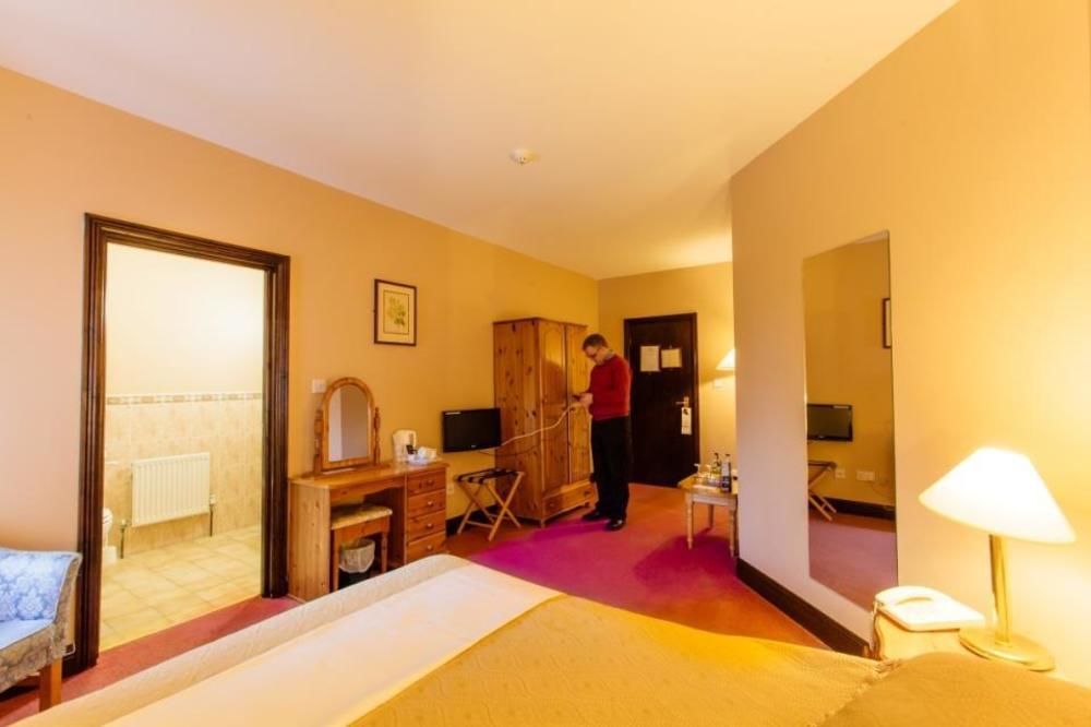The Yeats County Inn Hotel 토버커리 외부 사진